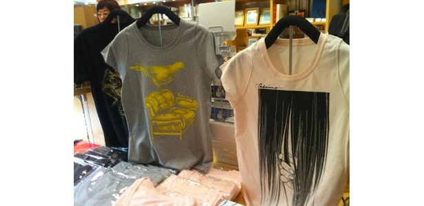 関連のＴシャツを３種類販売