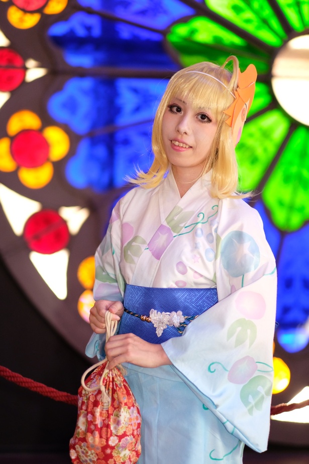 「Fate/Grand Order」のアルトリア・ペンドラゴン(足どりは軽やかに)に扮したあるさん