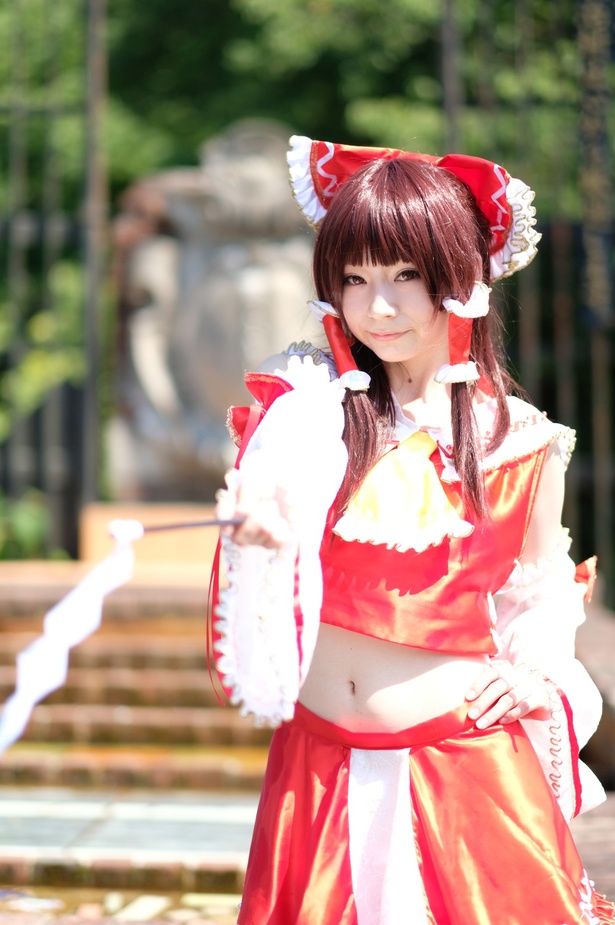 「東方Project」の博麗霊夢に扮したMeleさん