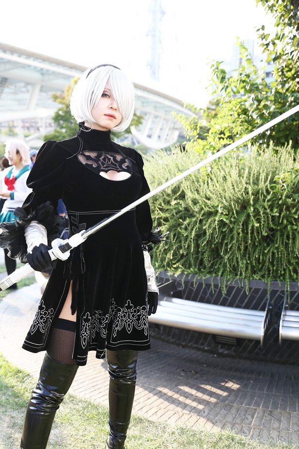 「NieR：Automata(ニーア オートマタ)」の2Bに扮したはるこさん