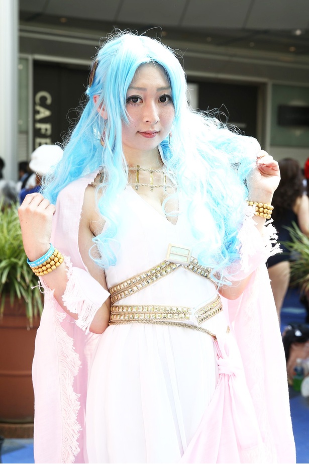 「ONE PIECE」のネフェルタリ・ビビに扮した悠希さん