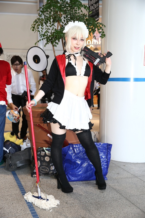 「Fate/Grand Order」の水着メイド・オルタに扮した曲崎マチコさん