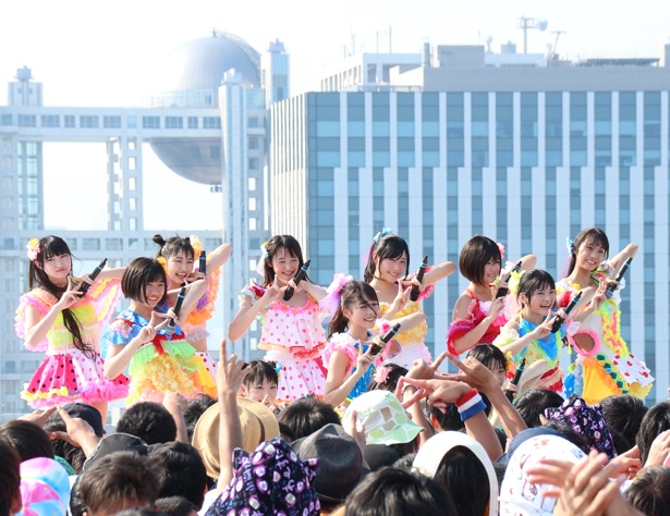 夏空の下で大三角形を描いて、虹コンの「TIF2018」は幕を閉じた