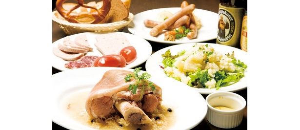 ゲンゲンバッハコース。手前はアイスバイン(豚スネ肉の塩ゆで)