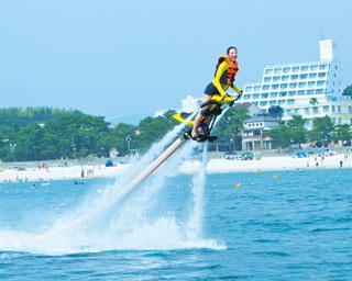 浮遊感がクセになる新感覚マリンスポーツ！「ジェットベイター」で爽快！水上遊び