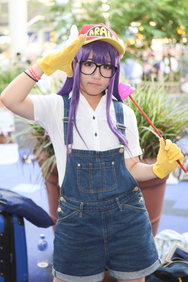 「Dr.スランプ」の則巻アラレに扮したゆーら。さん