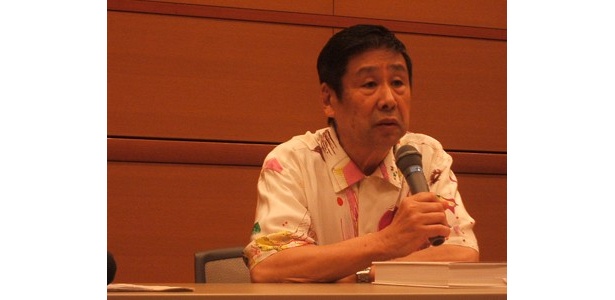 記者発表に応じる横尾氏