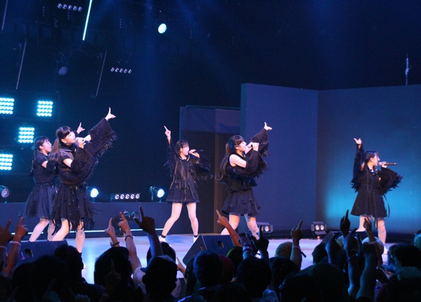 There There Theresのカイ、有坂玲菜、平澤芽衣、朝倉みずほ、小島ノエが8月5日、「TOKYO IDOL FESTIVAL 2018」(8月3日~5日、お台場・青海周辺エリア)のDOLL FACTORYに出演した