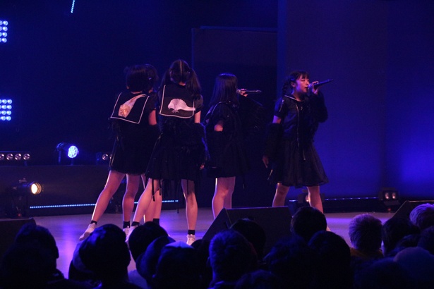 There There Theresのカイ、有坂玲菜、平澤芽衣、朝倉みずほ、小島ノエが8月5日、「TOKYO IDOL FESTIVAL 2018」(8月3日~5日、お台場・青海周辺エリア)のDOLL FACTORYに出演した
