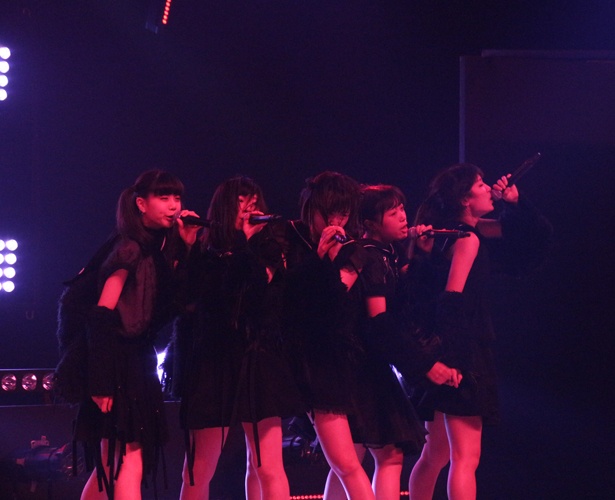 There There Theresのカイ、有坂玲菜、平澤芽衣、朝倉みずほ、小島ノエが8月5日、「TOKYO IDOL FESTIVAL 2018」(8月3日~5日、お台場・青海周辺エリア)のDOLL FACTORYに出演した