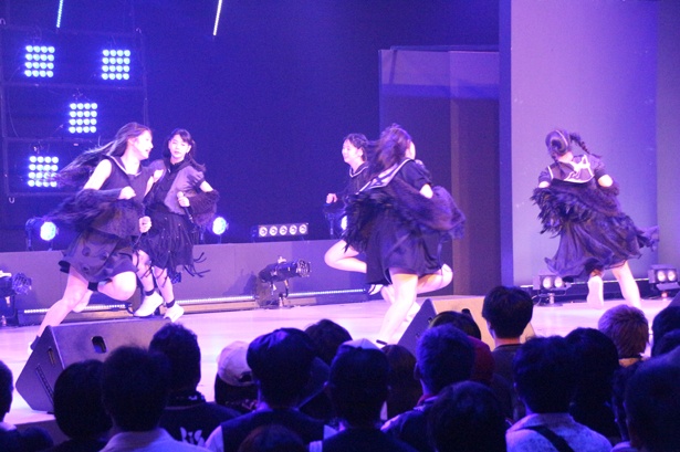 There There Theresのカイ、有坂玲菜、平澤芽衣、朝倉みずほ、小島ノエが8月5日、「TOKYO IDOL FESTIVAL 2018」(8月3日~5日、お台場・青海周辺エリア)のDOLL FACTORYに出演した