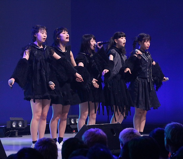 There There Theresのカイ、有坂玲菜、平澤芽衣、朝倉みずほ、小島ノエが8月5日、「TOKYO IDOL FESTIVAL 2018」(8月3日~5日、お台場・青海周辺エリア)のDOLL FACTORYに出演した