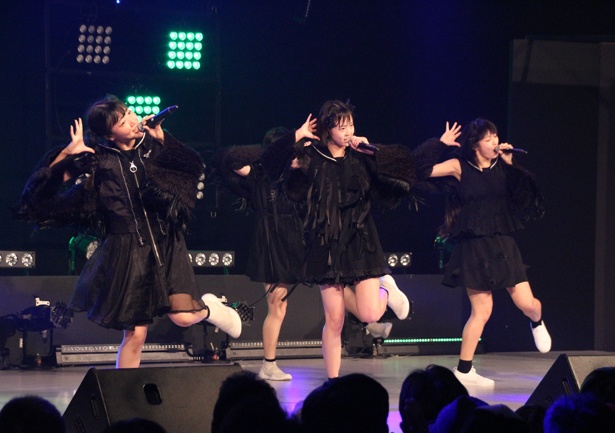 There There Theresのカイ、有坂玲菜、平澤芽衣、朝倉みずほ、小島ノエが8月5日、「TOKYO IDOL FESTIVAL 2018」(8月3日~5日、お台場・青海周辺エリア)のDOLL FACTORYに出演した