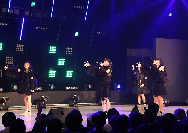 There There Theresのカイ、有坂玲菜、平澤芽衣、朝倉みずほ、小島ノエが8月5日、「TOKYO IDOL FESTIVAL 2018」(8月3日~5日、お台場・青海周辺エリア)のDOLL FACTORYに出演した