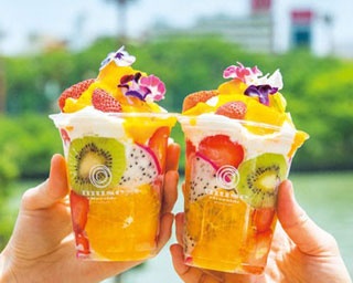 トロピカルフルーツがいっぱいのパフェと開放的なロケーション！muse riversideでのんびり南国気分