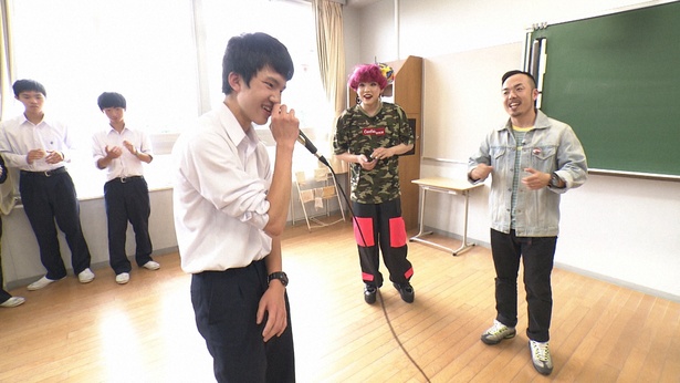 ぺえは高校生のラップに驚がく!?
