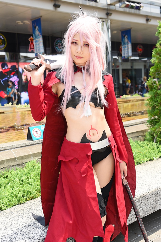 『Fate/kaleid liner プリズマ☆イリヤ』のクロエ・フォン・アインツベルンに扮する ぶっちさん