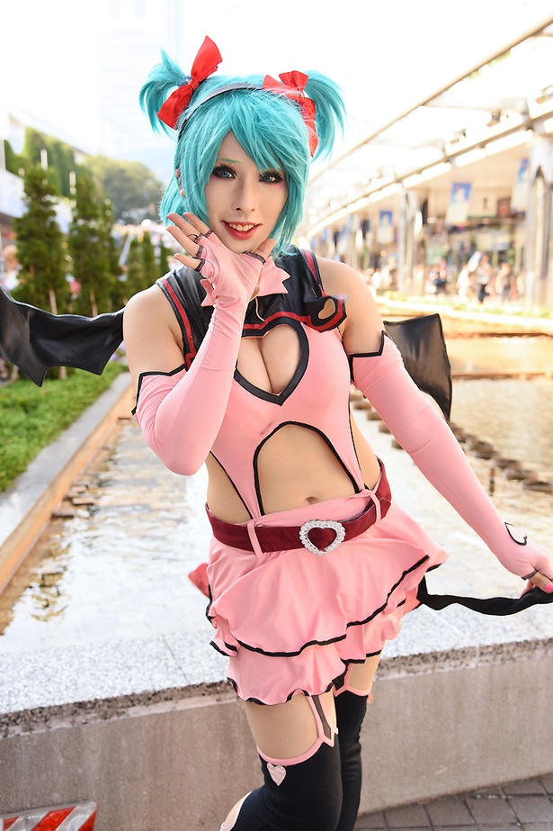 ボーカロイドの初音ミクに扮する ひしょうさん