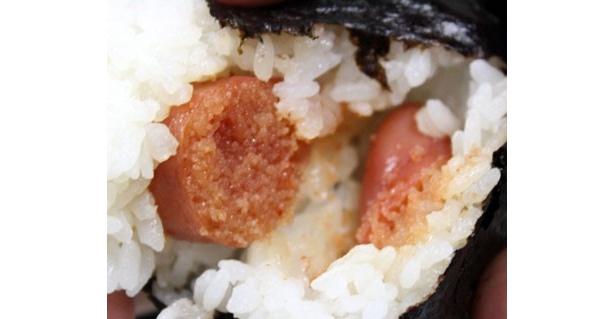辛子明太子の中身はこんな感じ。もう、見ているだけでヨダレもの