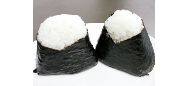 左が「贅沢新潟コシヒカリ キングサーモンハラミ」で、右が長年愛されている「新潟コシヒカリ 焼さけハラミ」。中身は全然違います！