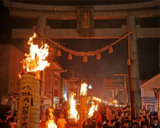 夏の終わりを告げる奇祭・山梨県富士吉田市｢吉田の火祭｣