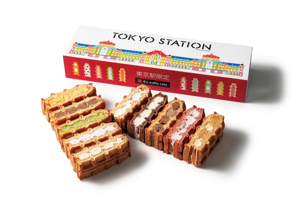 【写真を見る】丸の内駅舎がパッケージに描かれた「東京駅限定 ワッフル10個セット」(ワッフル・ケーキの店 エール・エル)