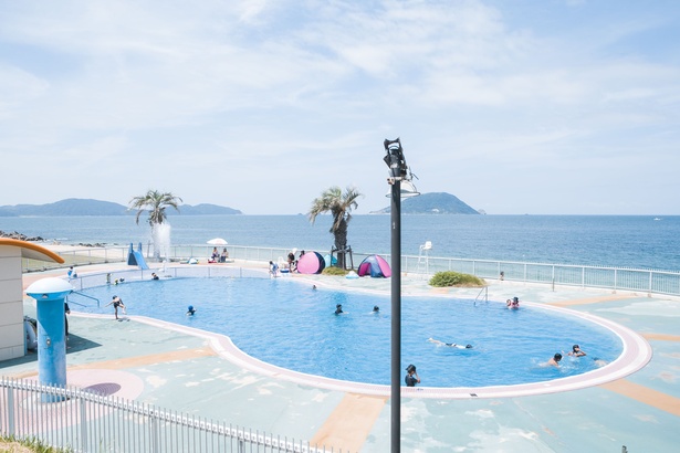 夏休みにおすすめ プール 温泉ありで1日遊べる 福岡 休暇村志賀島 海水浴場 ウォーカープラス