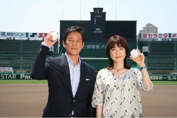 「熱闘甲子園」に出演する栗山英樹監督、長島三奈(写真左から)