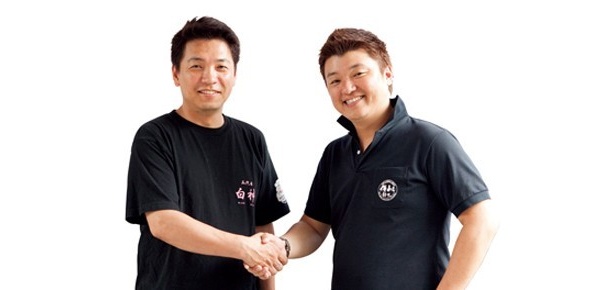 麺屋白神の石神康睦さん（左）と俺ん家のめしグループ松岡宏樹さん（右）