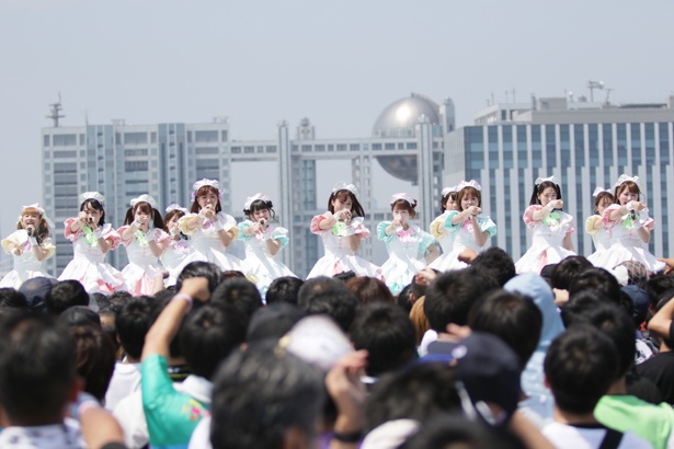あっとせぶんてぃーんが「TOKYO IDOL FESTIVAL 2018」3日目の8月5日、SKY STAGEに登場した!