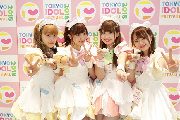 東京・秋葉原のメイドカフェ「@ほぉ~むカフェ」の現役メイドによるポップユニット・あっとせぶんてぃーんが8月4日、「TOKYO IDOL FESTIVAL 2018」の「コラボアイス」に参加