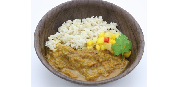完熟マンゴーカレーは南国の気分が味わえて美味