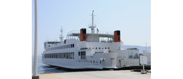 島々への移動は船で！