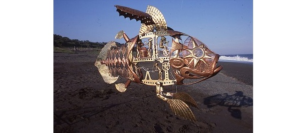 男木島では海の生き物を模したアート作品「カラクリン」を展開