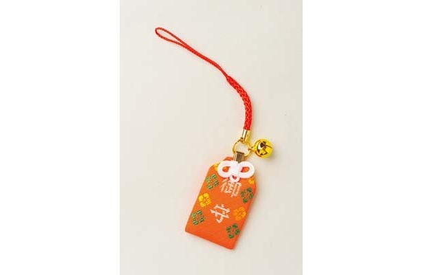 厄除けのお守り(360円)は、赤と紫の２種