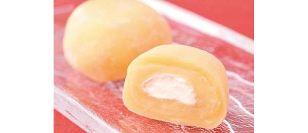 老舗｢大黒屋｣の｢マンゴーオーレ大福｣(136円)は、冷やして食べて