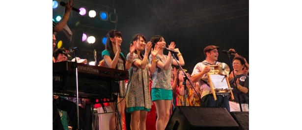 【写真】Perfumeら出演者からも自然と笑顔がこぼれる！