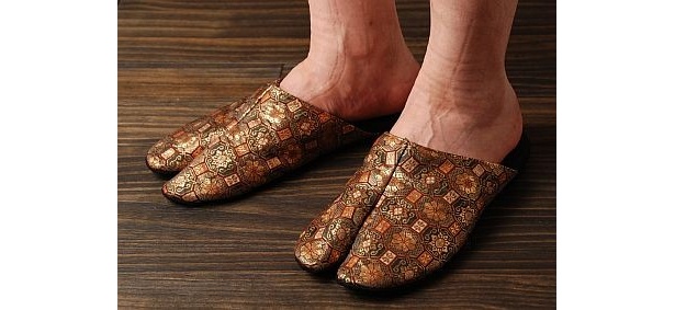 金糸を織り込んだ紋様が豪華！