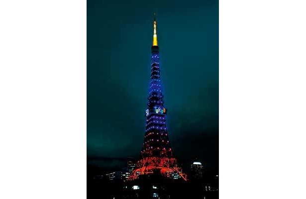レインボーの東京タワーは上が青、下が赤