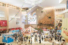 9階の祝祭広場で2018年8月27日(月)まで開催している「うめだスヌーピーフェスティバル2018」。イベント初日には開店前から待機するお客さんの姿も！