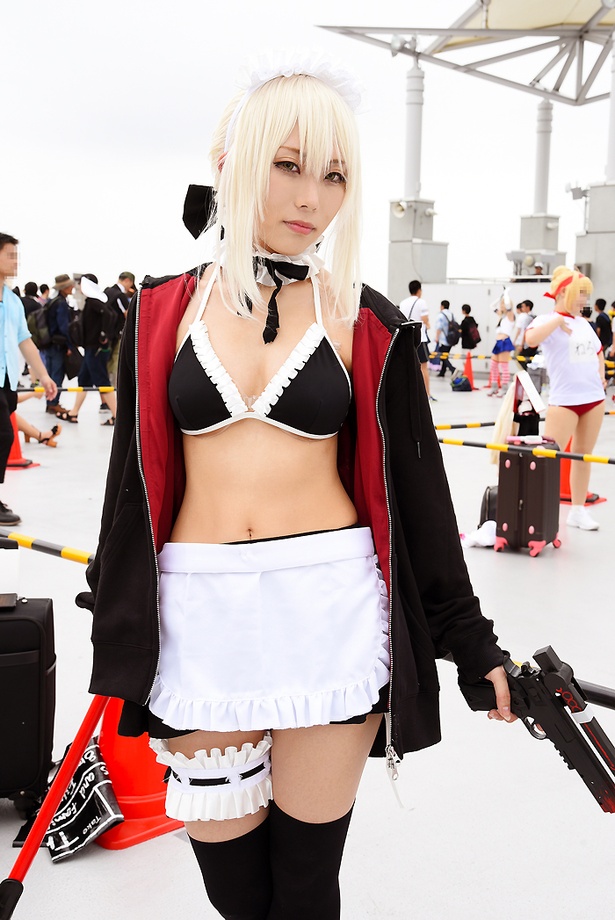 『Fate/Grand Order』のアルトリア・ペンドラゴン[オルタ]に扮する棗咲さん