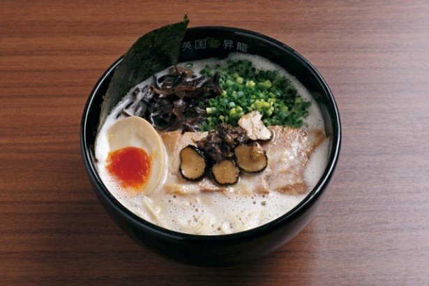 博多焼き鳥＆ワイン EIKOKU SHORYU(福岡市中央区)  / 「トリュフ豚骨脂泡RAMEN」(853円)