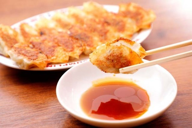 餃子屋弐ノ弐(福岡市中央区) / 「焼餃子」(1人前7個、写真は2人前)