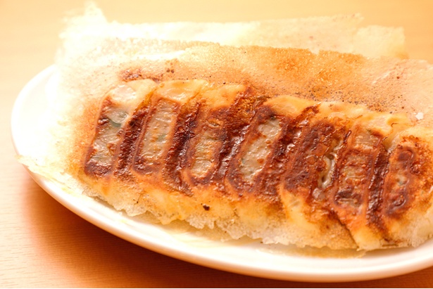 博多一口餃子 ヤオマン(福岡市博多区) / 「黒豚焼き餃子」(7個420円、14個780円、21個1080円各税別)