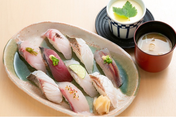 築地寿司清(10階)の「九州各県の魚介を使った握り寿司」(1296円・1日限定20食)