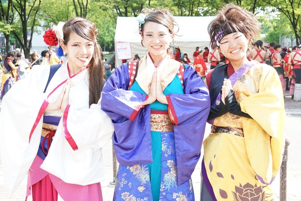会場で見つけた華やかな踊り手たち