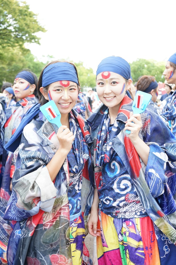 会場で見つけた華やかな踊り手たち