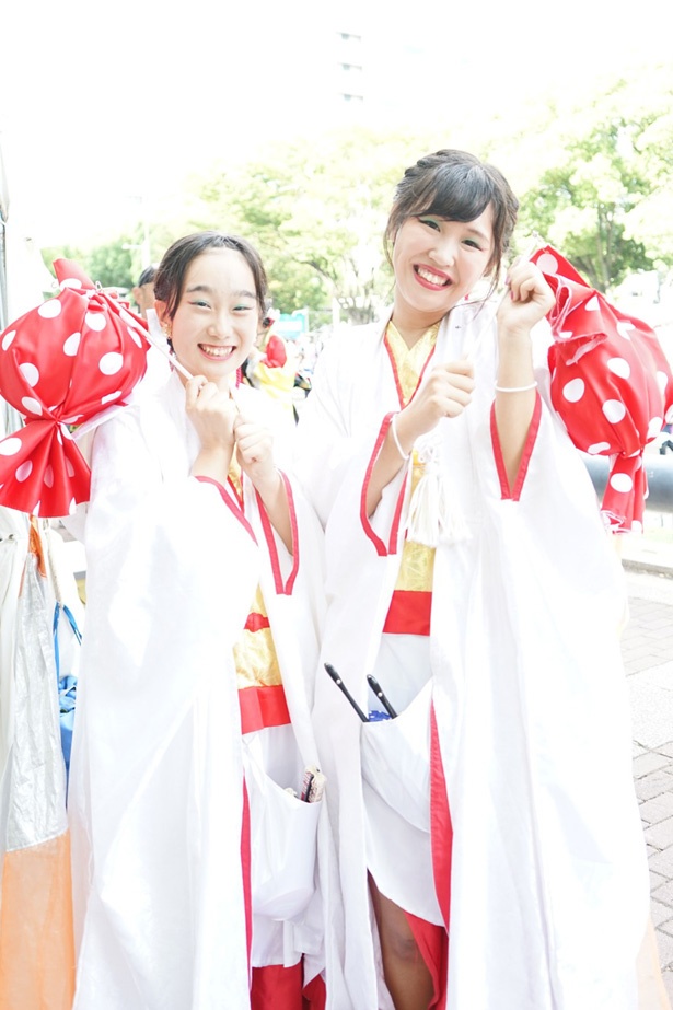  会場で見つけた華やかな踊り手たち