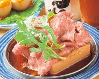 お肉ガン盛りの肉豆腐やウニ煮玉子を食べてみて！神戸の大衆酒場「ズドコノン」