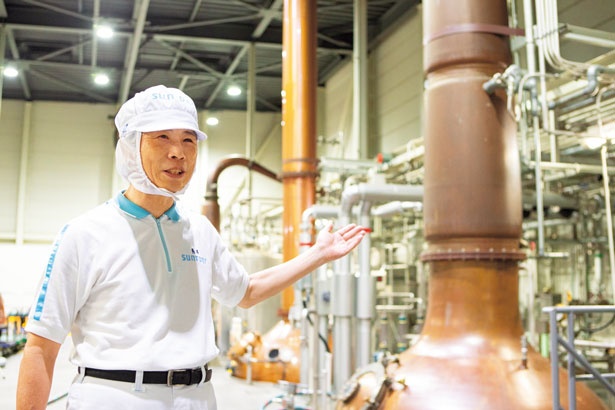 大阪港にあるサントリーの大阪工場で蒸溜される。工場は1919年に操業開始